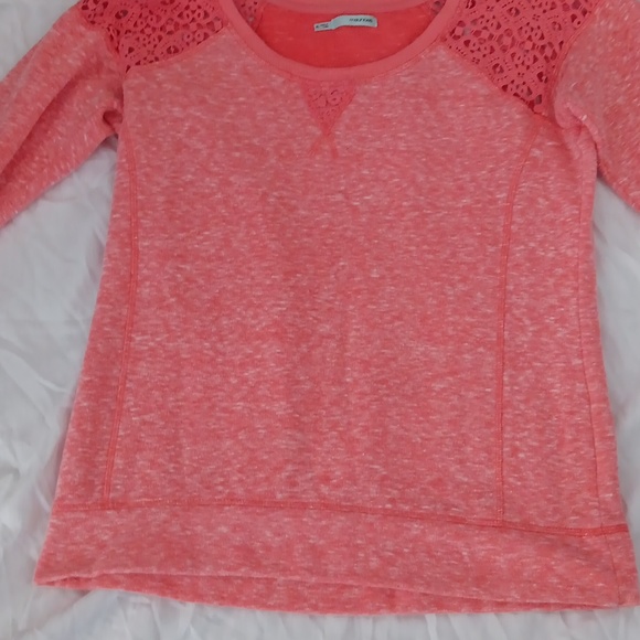 Pull over semi sweatshirt/top. - Picture 1 of 6